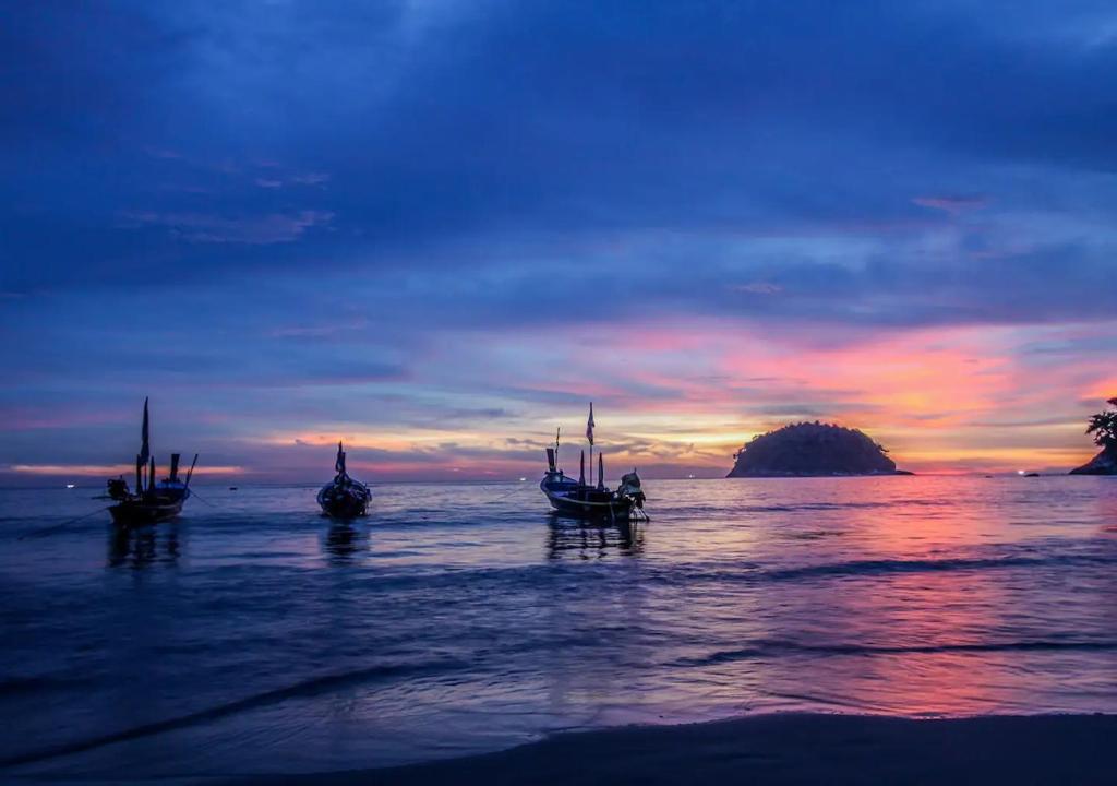 Blue Bay Exotic Unwind explore belong photo 3