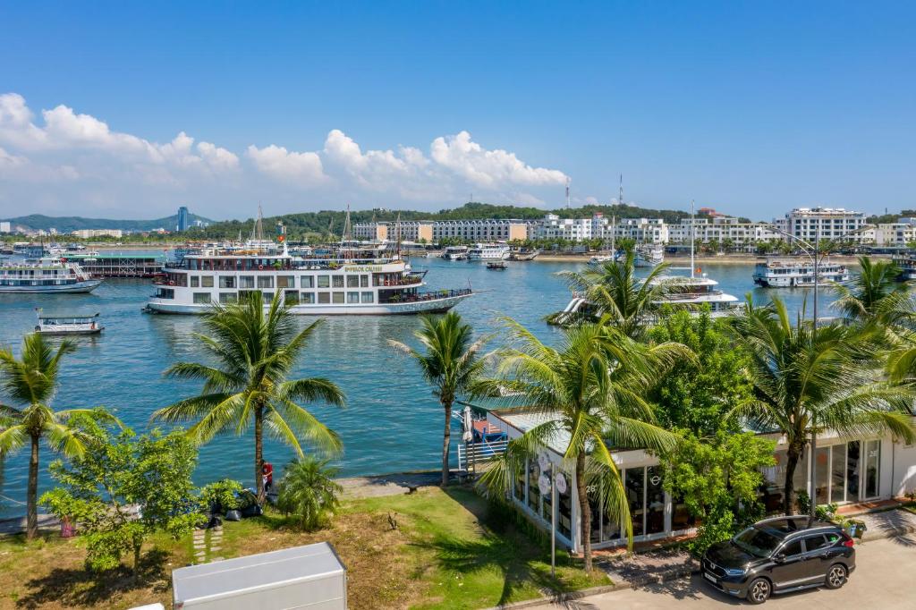 Emperor Cruises Ha Long