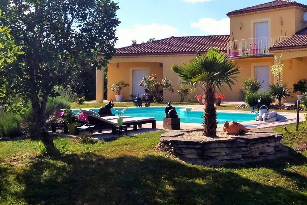 Villa de 2 chambres avec piscine privee terrasse et wifi a Lalbenque