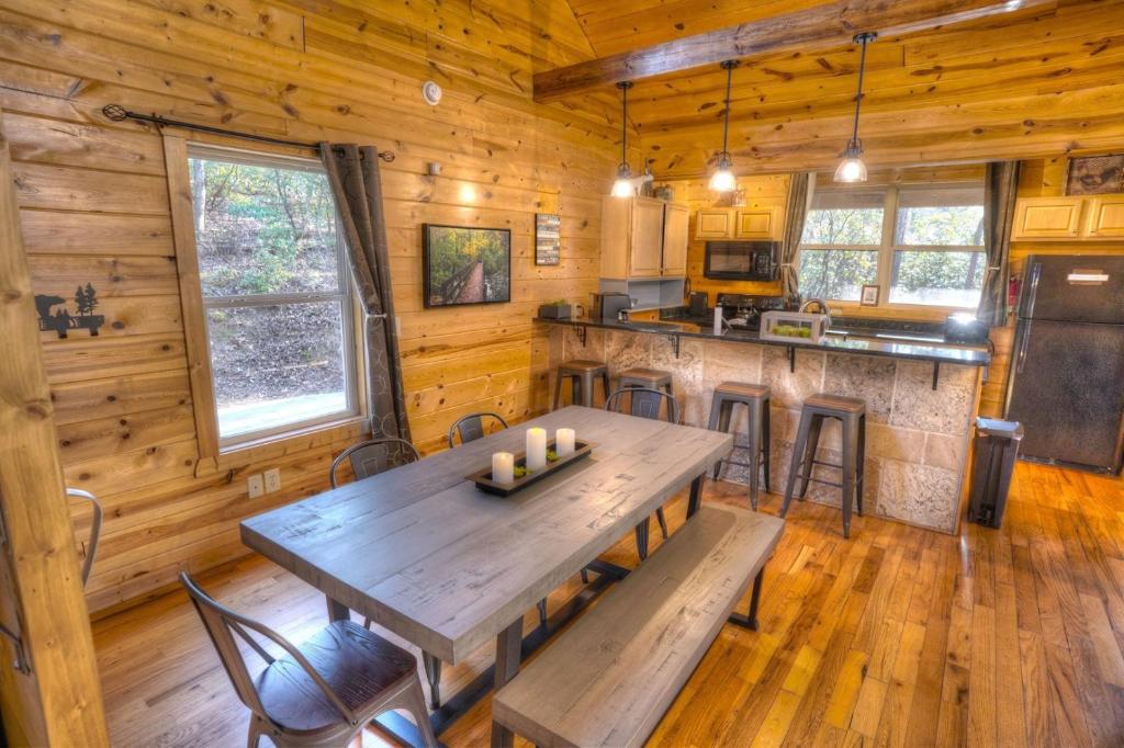 Luxury Cabin Sleeps 8 with creekside fire pit near Helen GA photo 4