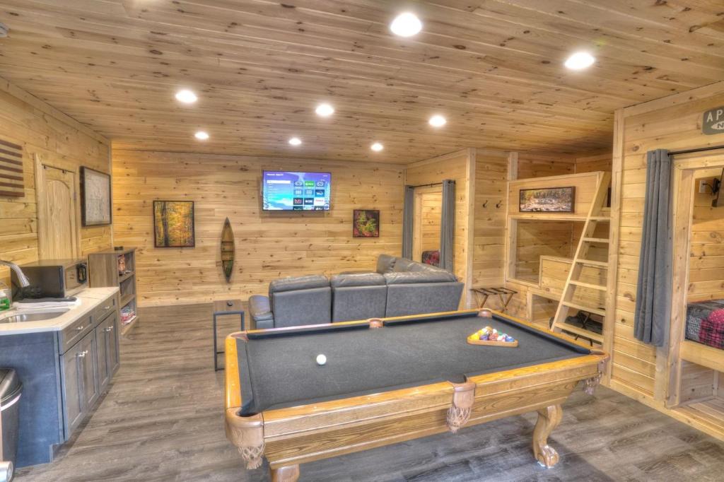 Luxury Cabin Sleeps 8 with creekside fire pit near Helen GA photo 3