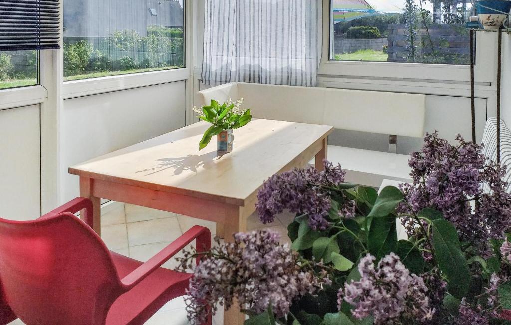 2 Bedroom Pet Friendly Home In Ploudalmzeau