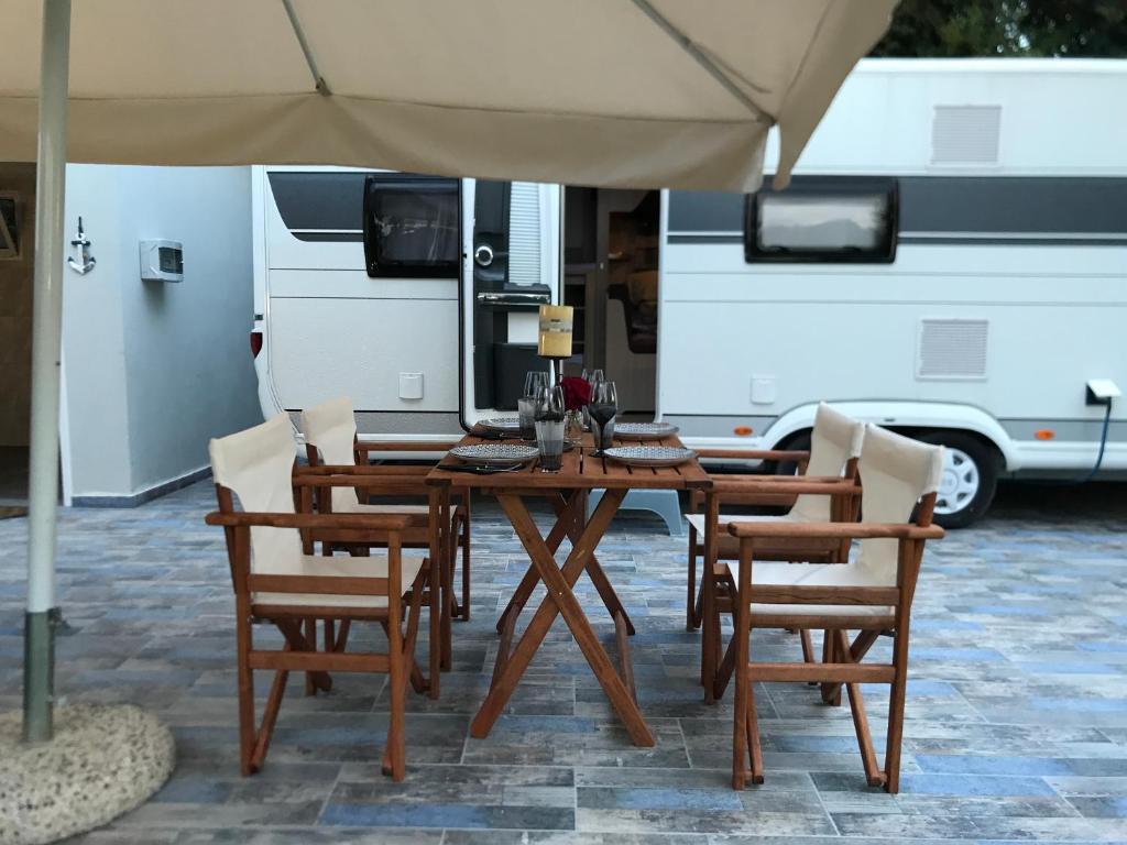 Delightful RV Camper In a Peaceful Area near Sea. photo 1