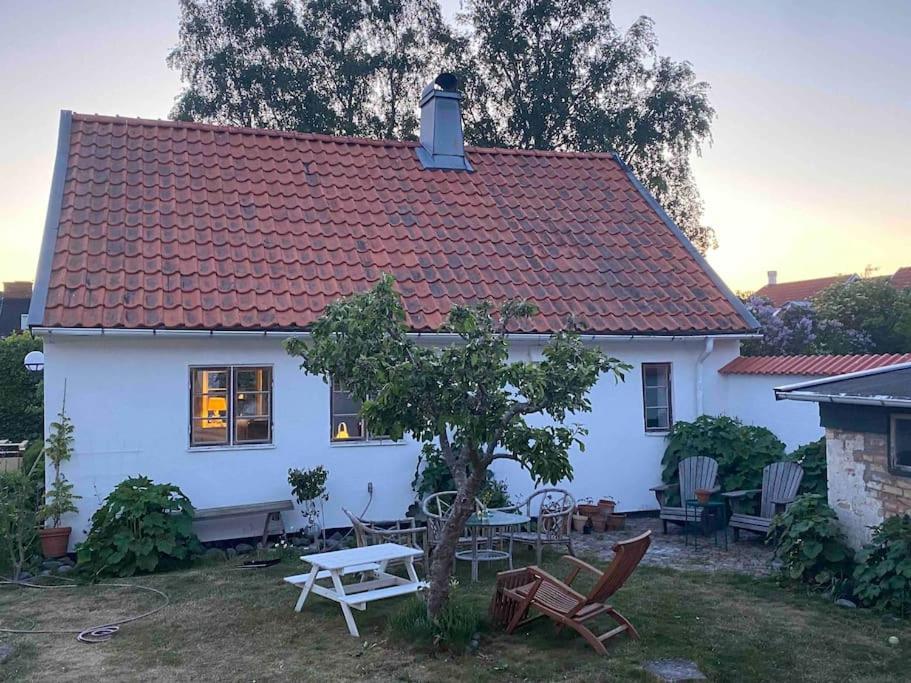 Vackert gårdshus i gamla Skanör photo 2