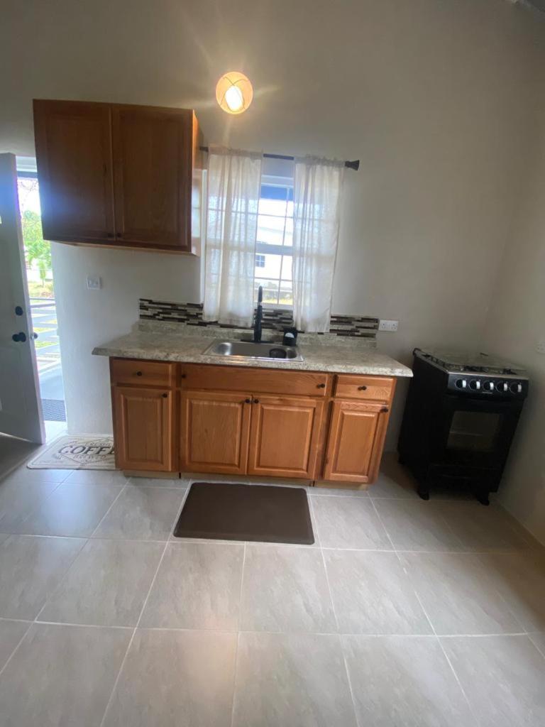 Vee's Country Apartments photo 1
