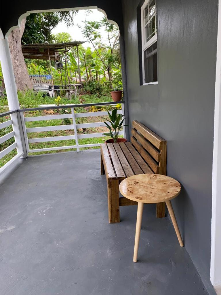 Vee's Country Apartments photo 2