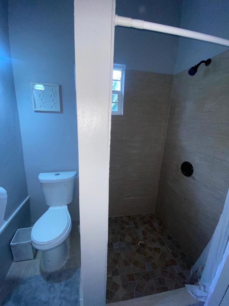 Vee's Country Apartments photo 3