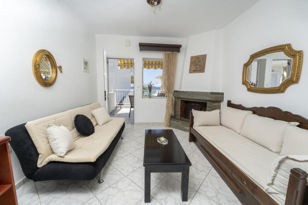 Euphoria beachfront holiday home photo 3