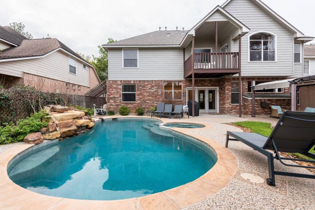 Very cozy new home bbq pool for 10 The Woodlands photo 2