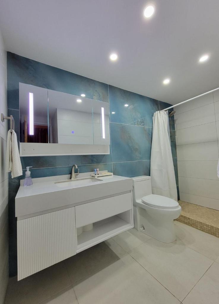 BV103 - Amazing Oceanfront Condo steps from beach photo 1