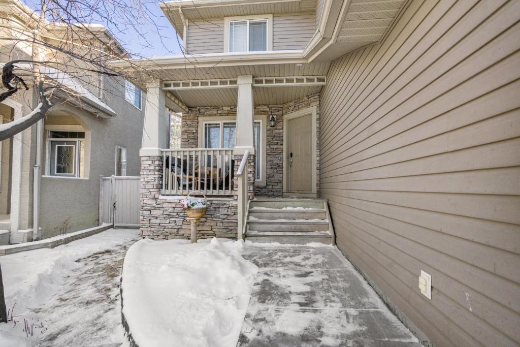 Cozy 2-Bedroom Basement Suite Retreat Calgary