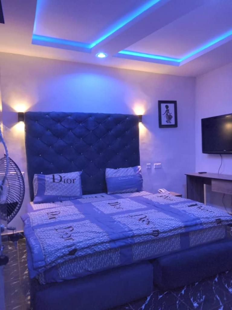 AT.TITANIC LOUNGE AND SUITES