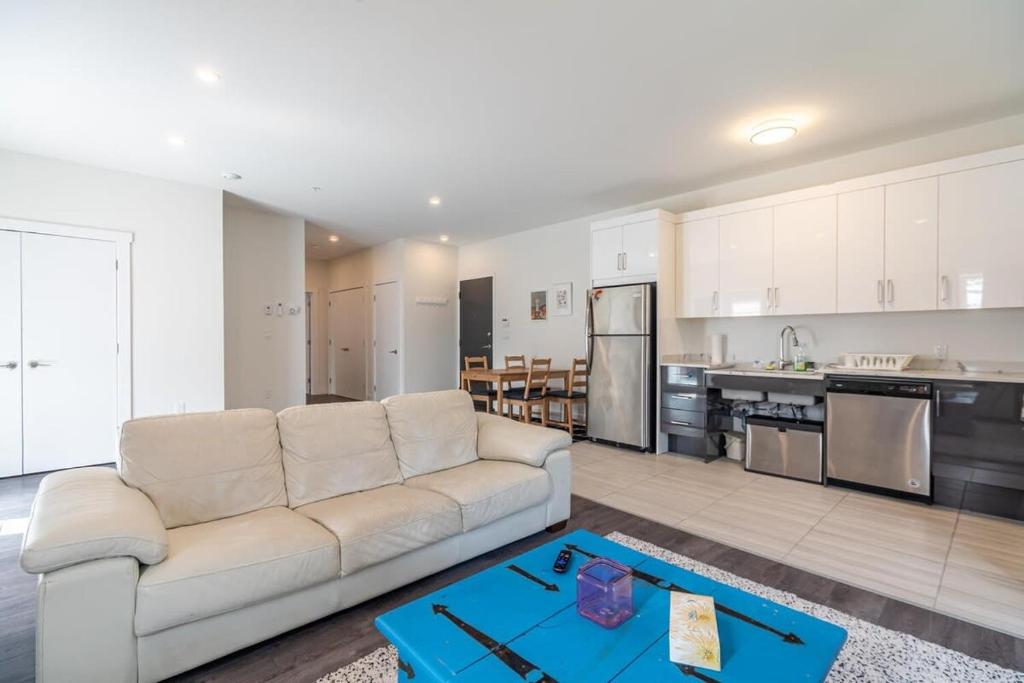 Spacious & Stylish Apt #1 with AC photo 1