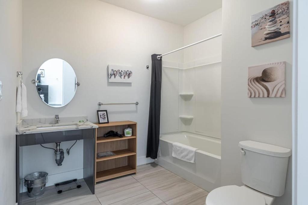 Sophisticated Apt #3 with AC photo 1