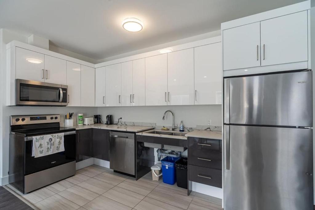 Sophisticated Apt #3 with AC photo 4