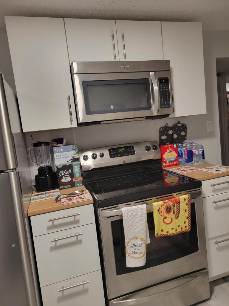 Private Family Hideaway or Business Travel in Edmonton photo 3