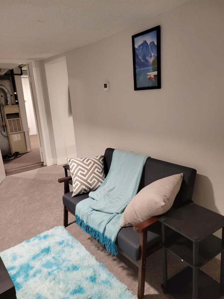 Private Family Hideaway or Business Travel in Edmonton photo 1