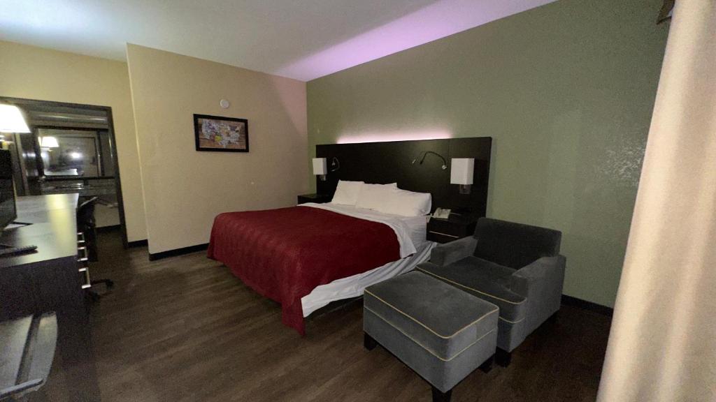 Econo Lodge Belton - Kansas City South image