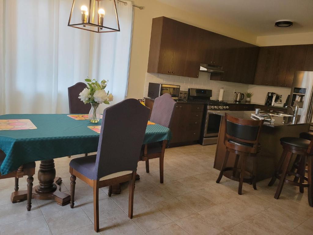 Jack & Jill Private Suite @RoseGlen Place photo 1