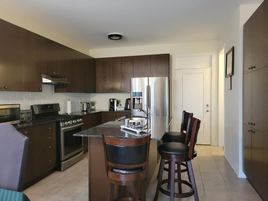 Jack & Jill Private Suite @RoseGlen Place photo 3