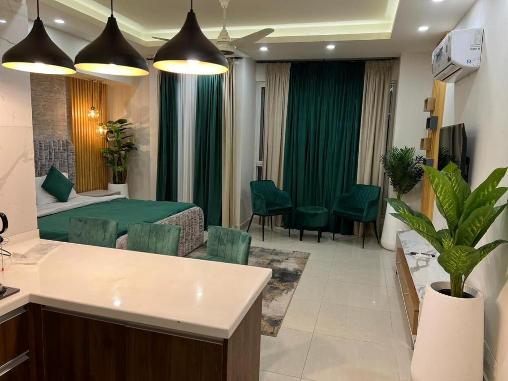 Gold Crest Luxury Apartments DHA Lahore photo 4