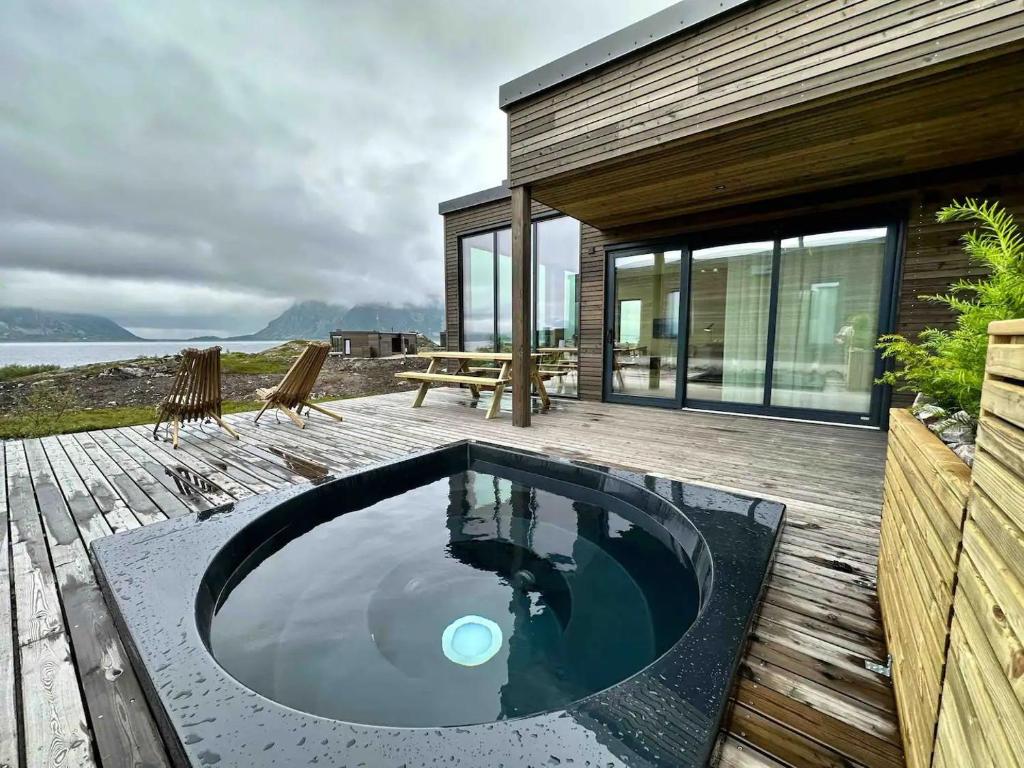 Designhytte med jacuzzi sentralt i Lofoten