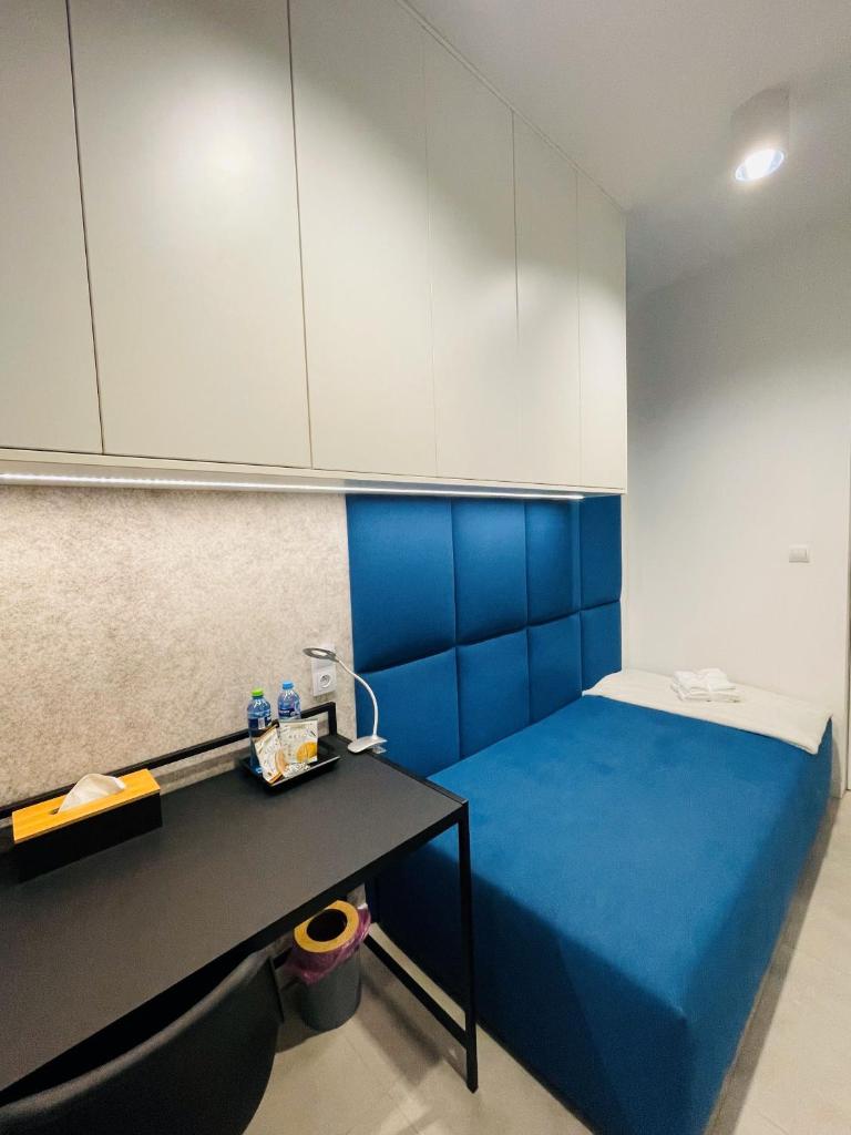 Blue room photo 1