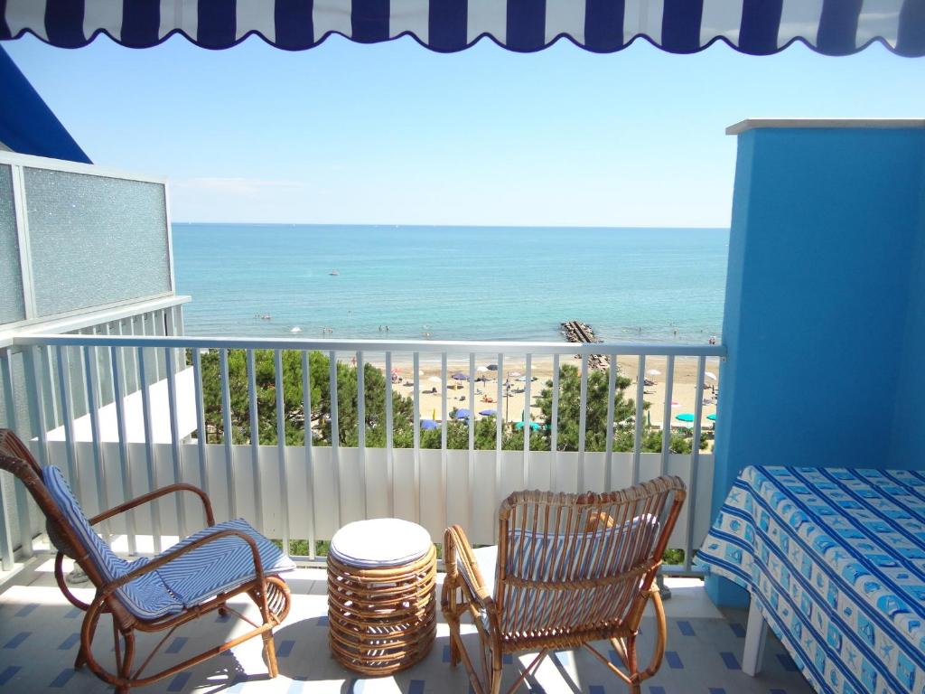 Spend your holiday in our sea view flat photo 1