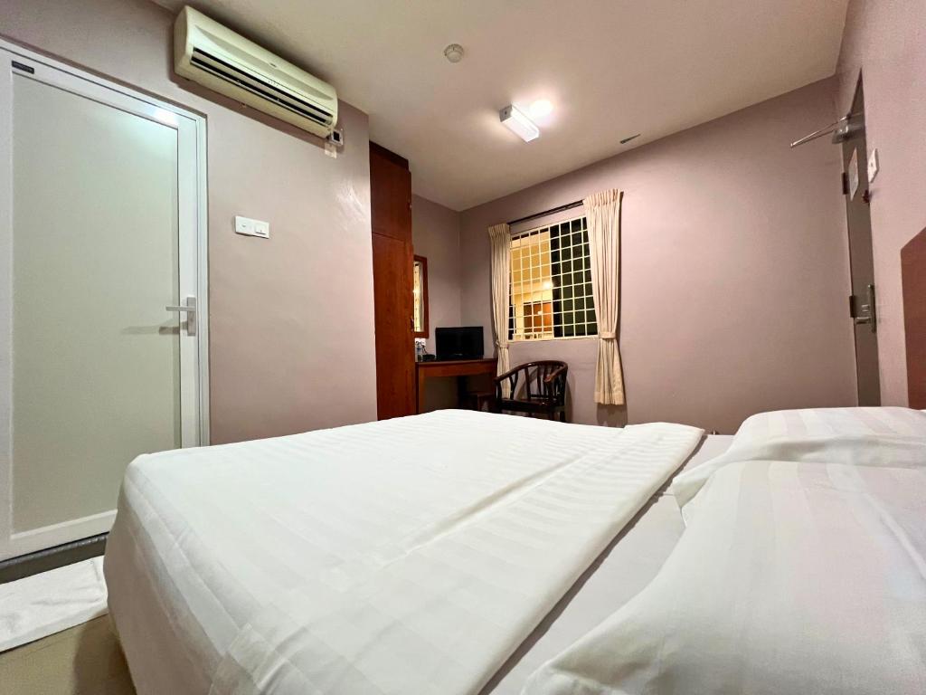 Tropicana Hotel photo 4