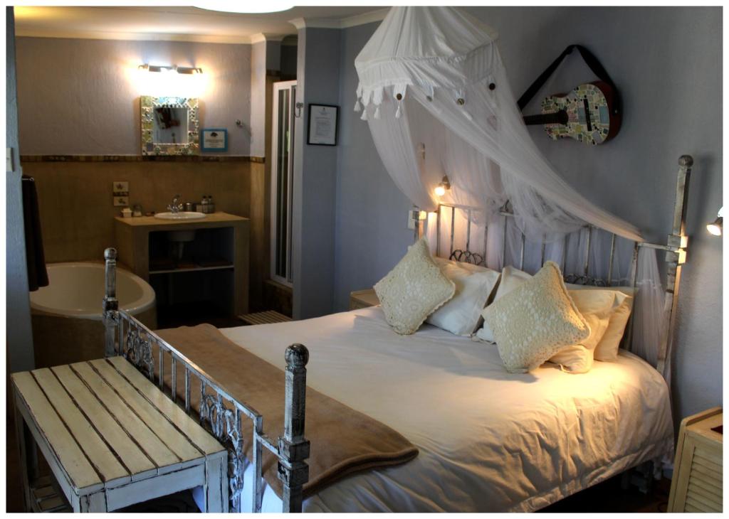 Blyde Mountain Country House Room Type - Semi Luxury Room 11