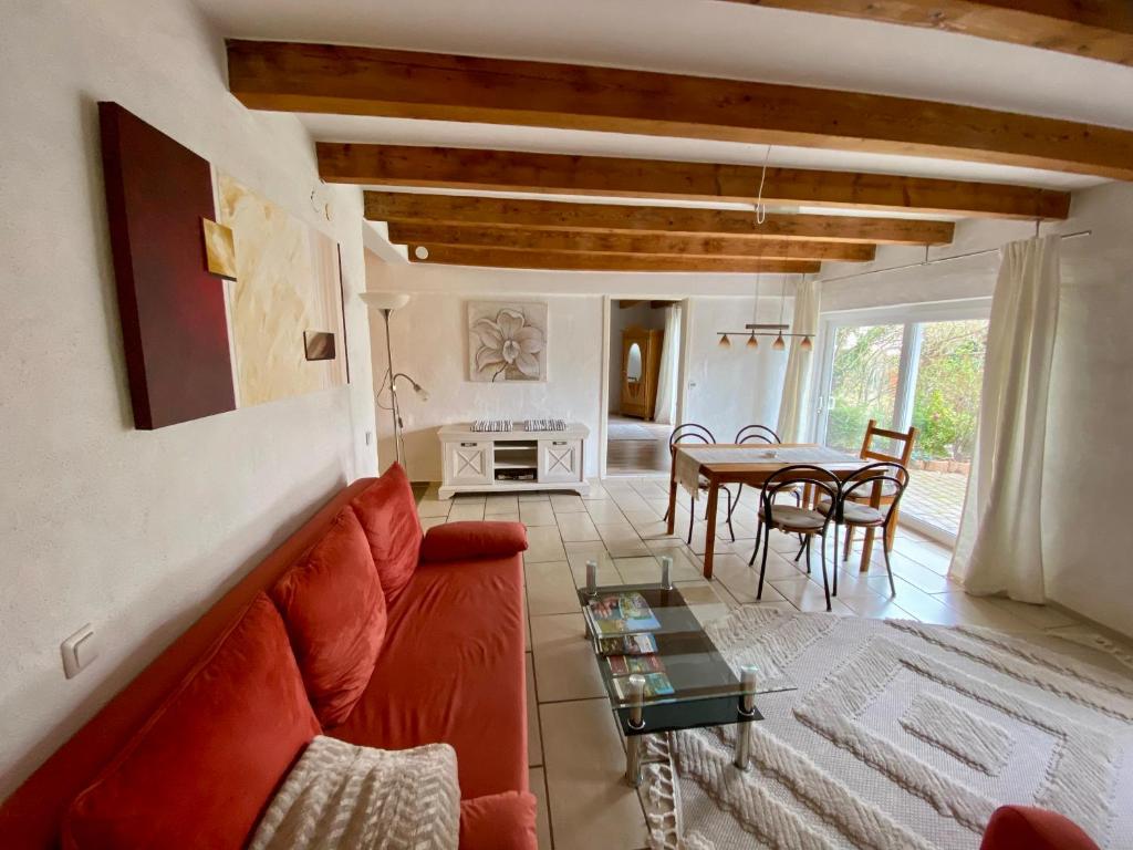 Ferienwohnung mit schöner Terrasse. photo 1