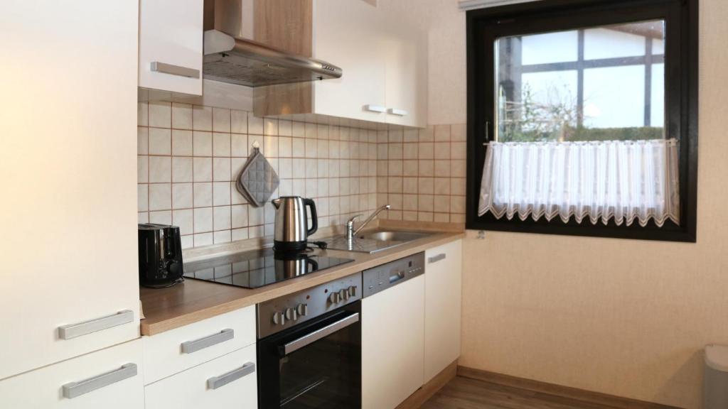 Ferienhaus Henneseeblick - Lake - View - Terrace - Hils - Wood - WIFI photo 4
