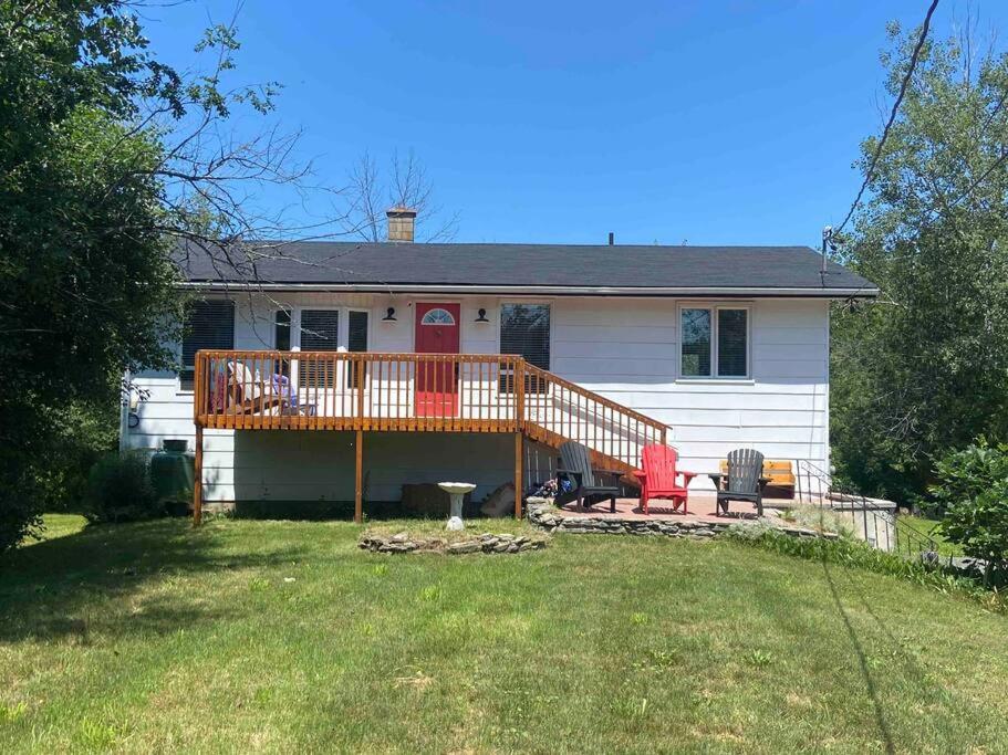 Poplar Place by the Lake with Hot Tub