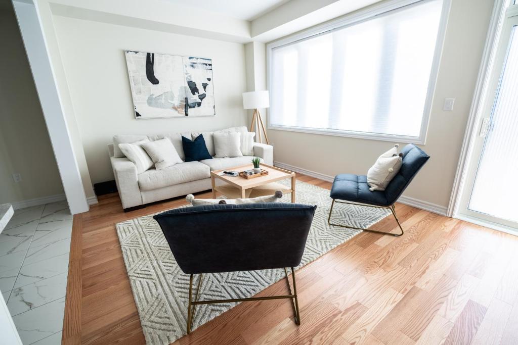 BRAND NEW home minutes from Niagara Falls.