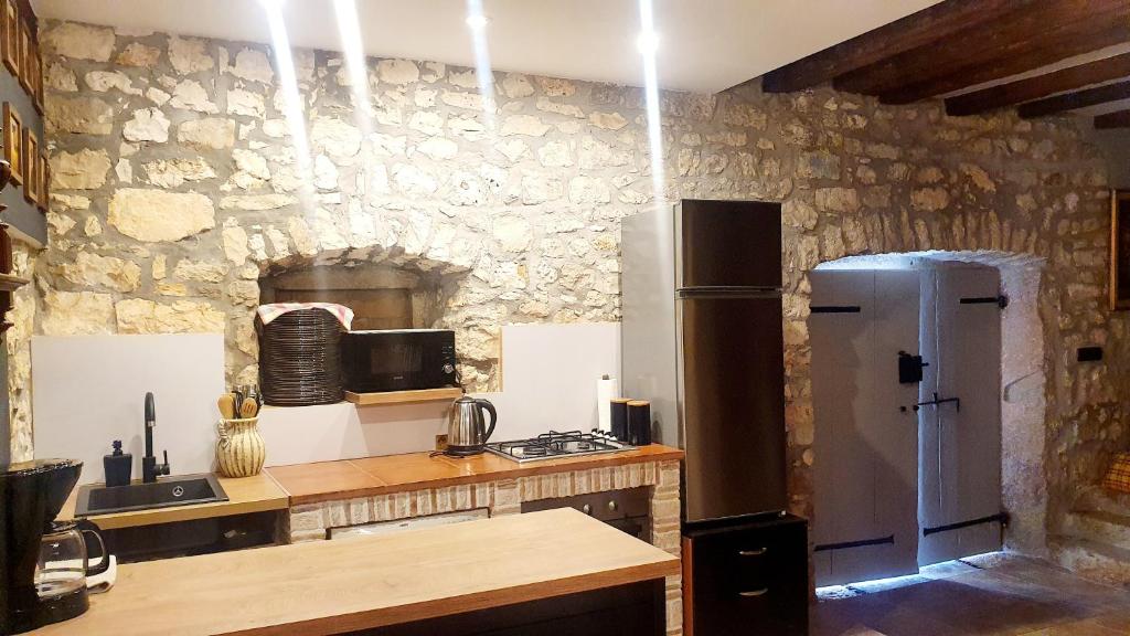 Comfortable stone house apartment 4 persons Poreč, 4km photo 1