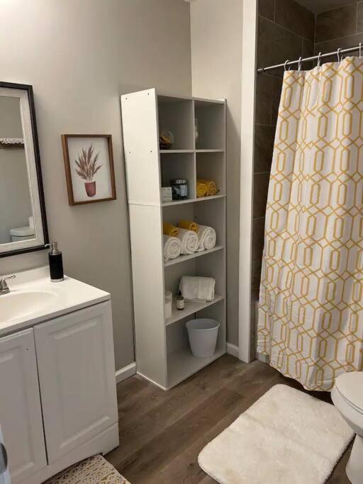Charming 1 bed 1 bath house. Short Walk To The Square. Mystic Falls Vacation Homes photo 2