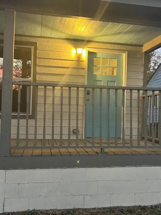 Charming 1 bed 1 bath house. Short Walk To The Square. Mystic Falls Vacation Homes photo 3