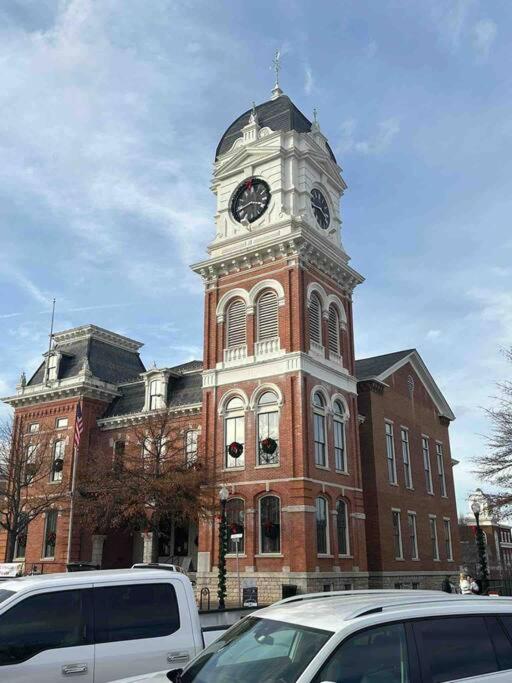 Charming 1 bed 1 bath house. Short Walk To The Square. Mystic Falls Vacation Homes photo 4