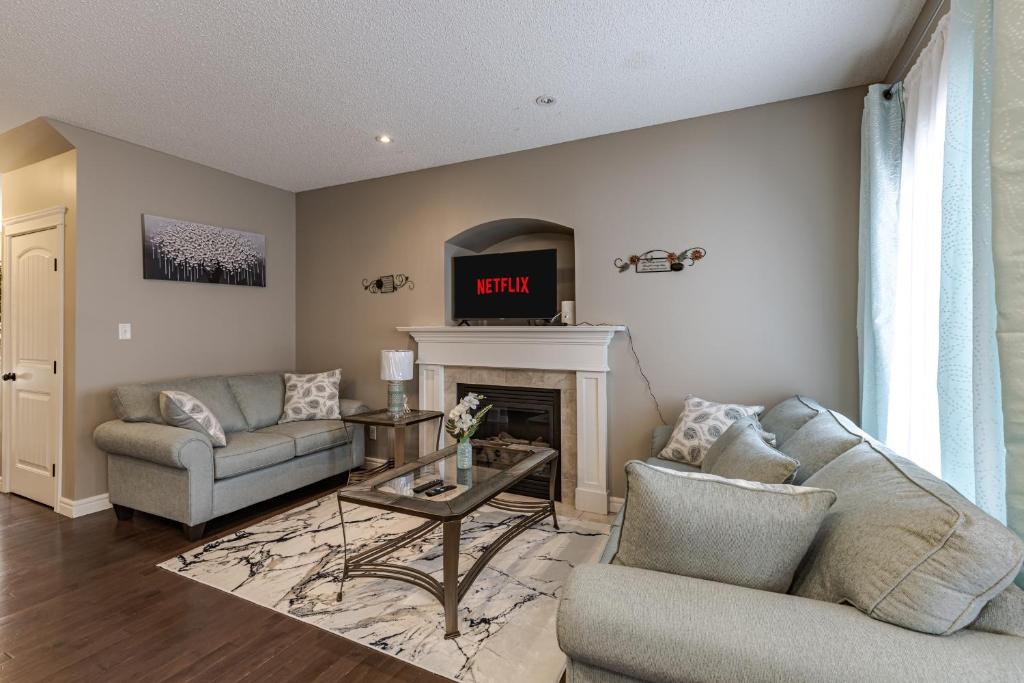 Lux-Home in Allard SW Edmonton photo 3