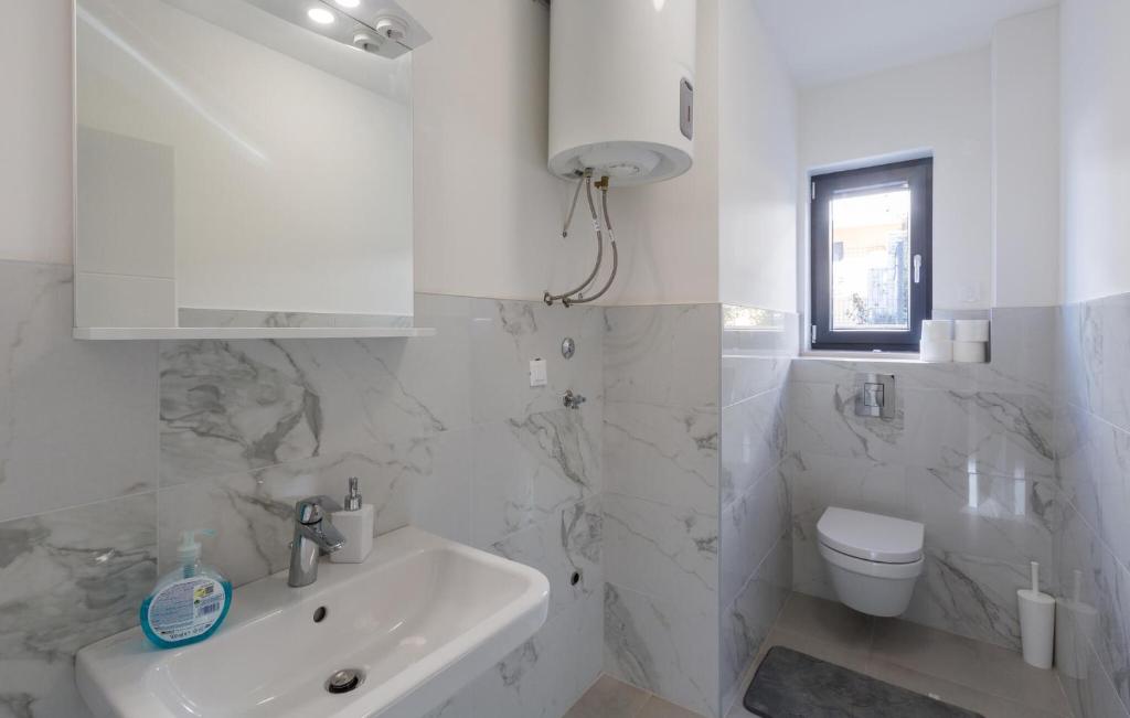 Nice Apartment In Novigrad With House Sea View photo 2