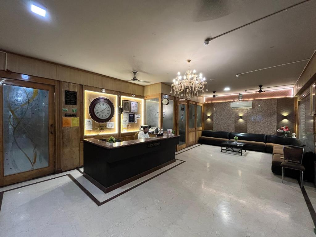 Hotel S.R. Palace & Restaurant photo 3