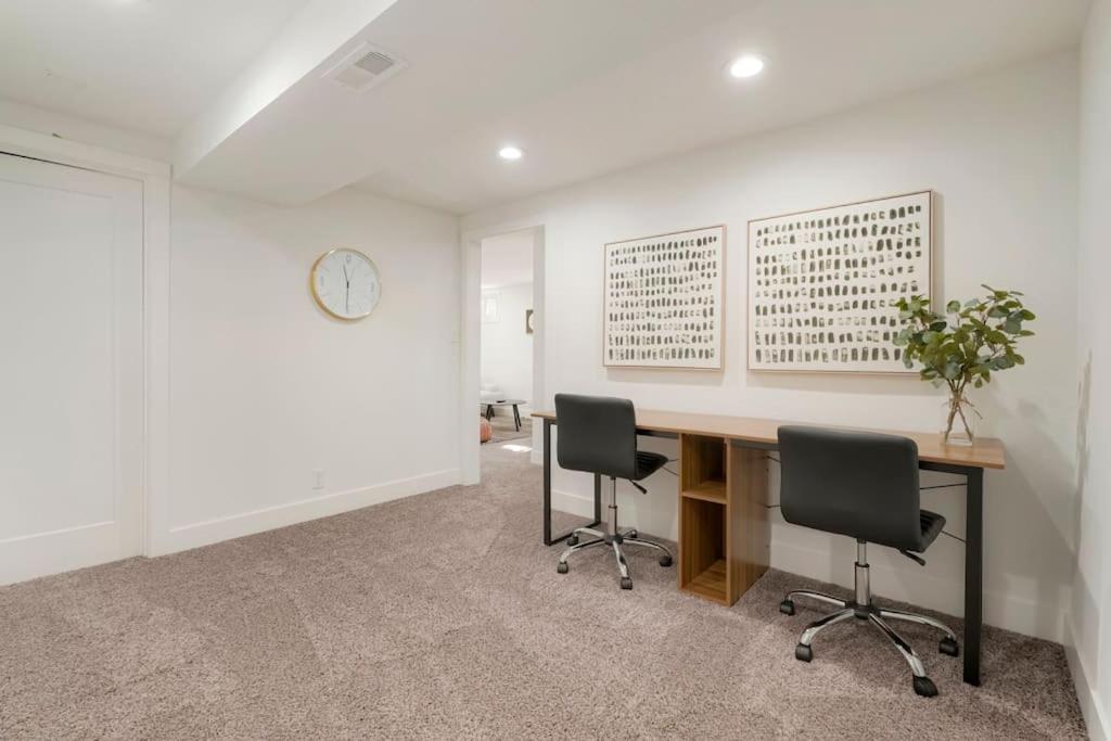5-Bedrooms! Stylish and Modern Home, Pets Welcome! photo 3