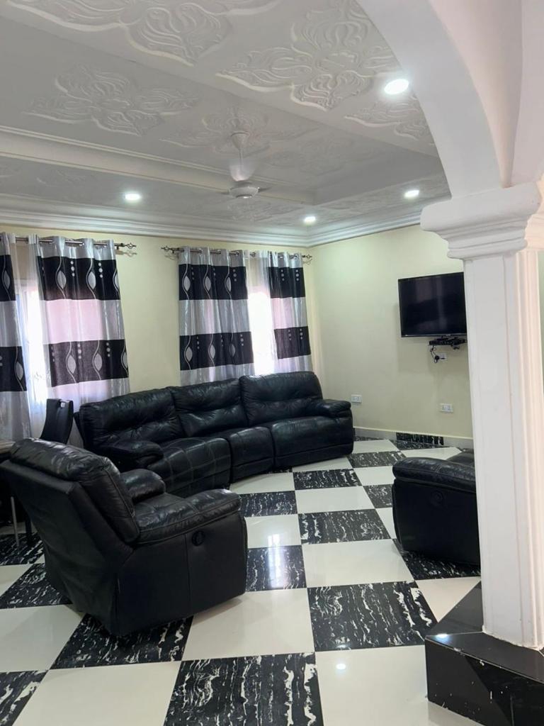 Lamzo's Apartments