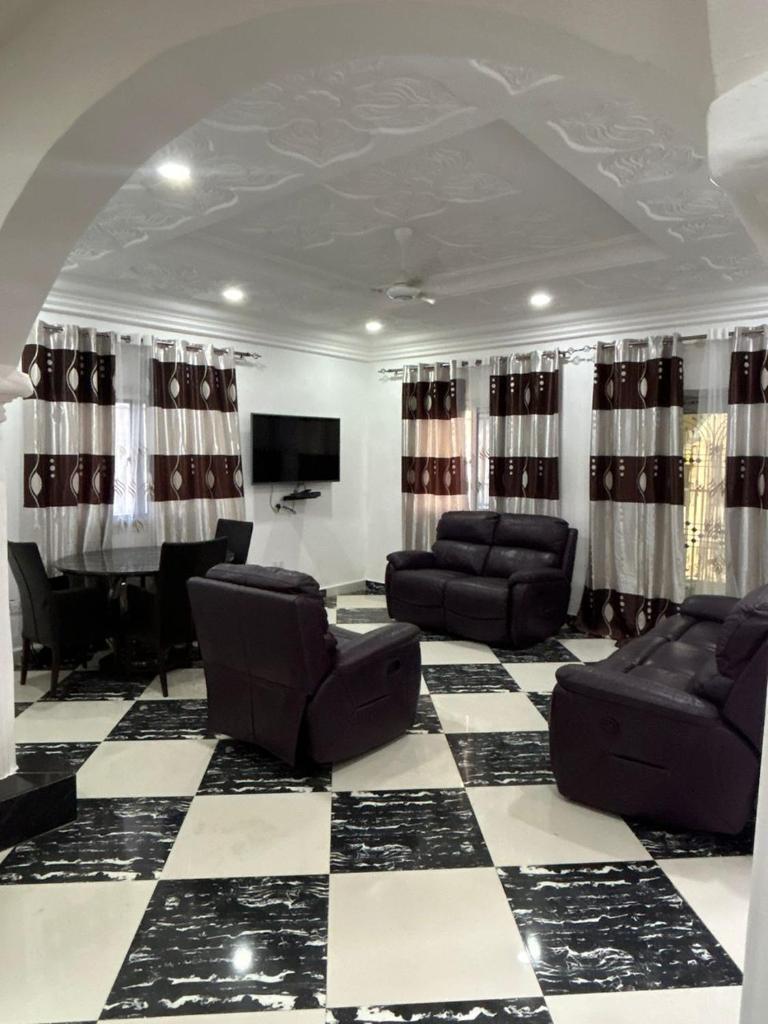 Lamzo's Apartments photo 2
