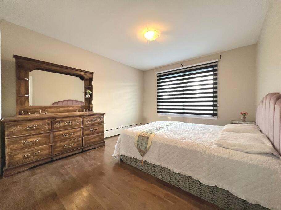 Comfortable entire 3BDR Apt in Laval Montreal