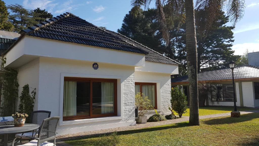 HERMOSA CASA EN BARRIO CERRADO, A 30 KM DE LA CIUDAD DE BUENOS AIRES Y 10 KM. DEL AEROPUERTO INTERNACIONAL DE EZEIZA photo 3