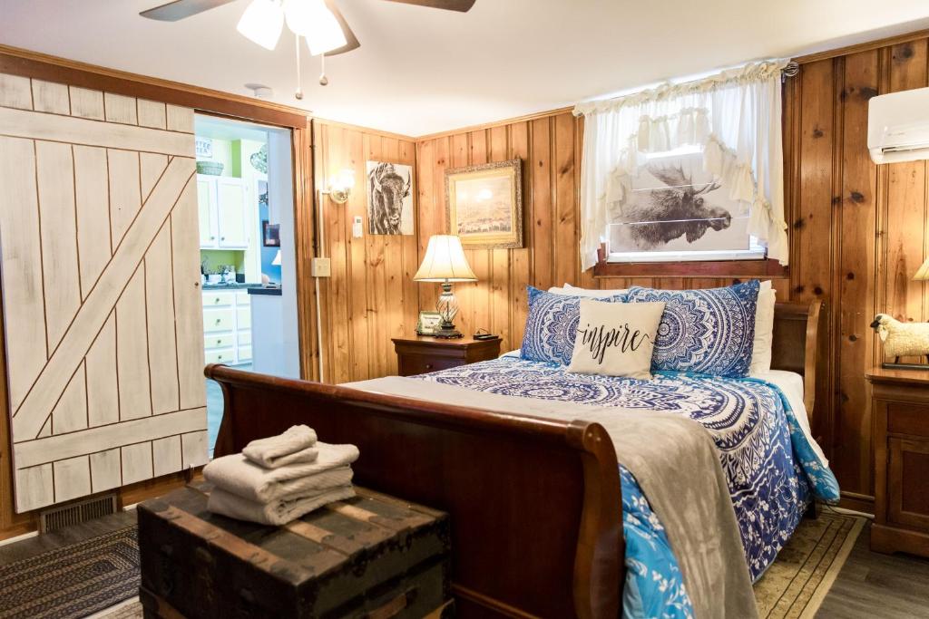 Buffalo Bend 3 BR near Lexington - Hot Tub image