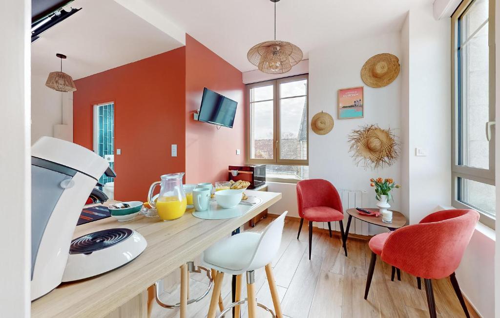 1 Bedroom Stunning Apartment In Melrand photo 1