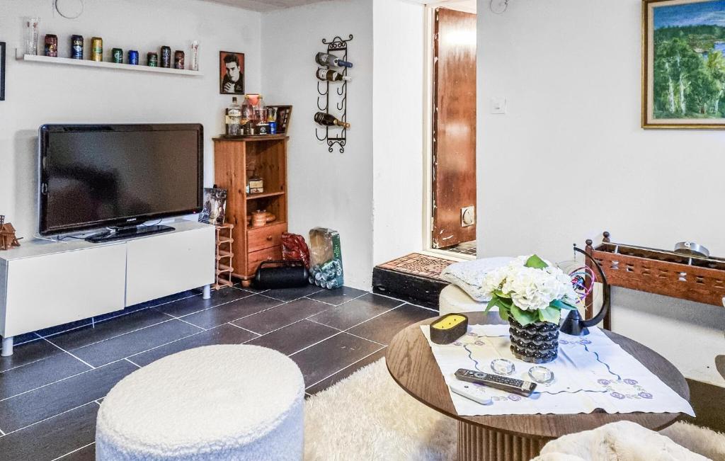 3 Bedroom Gorgeous Home In xabck photo 1