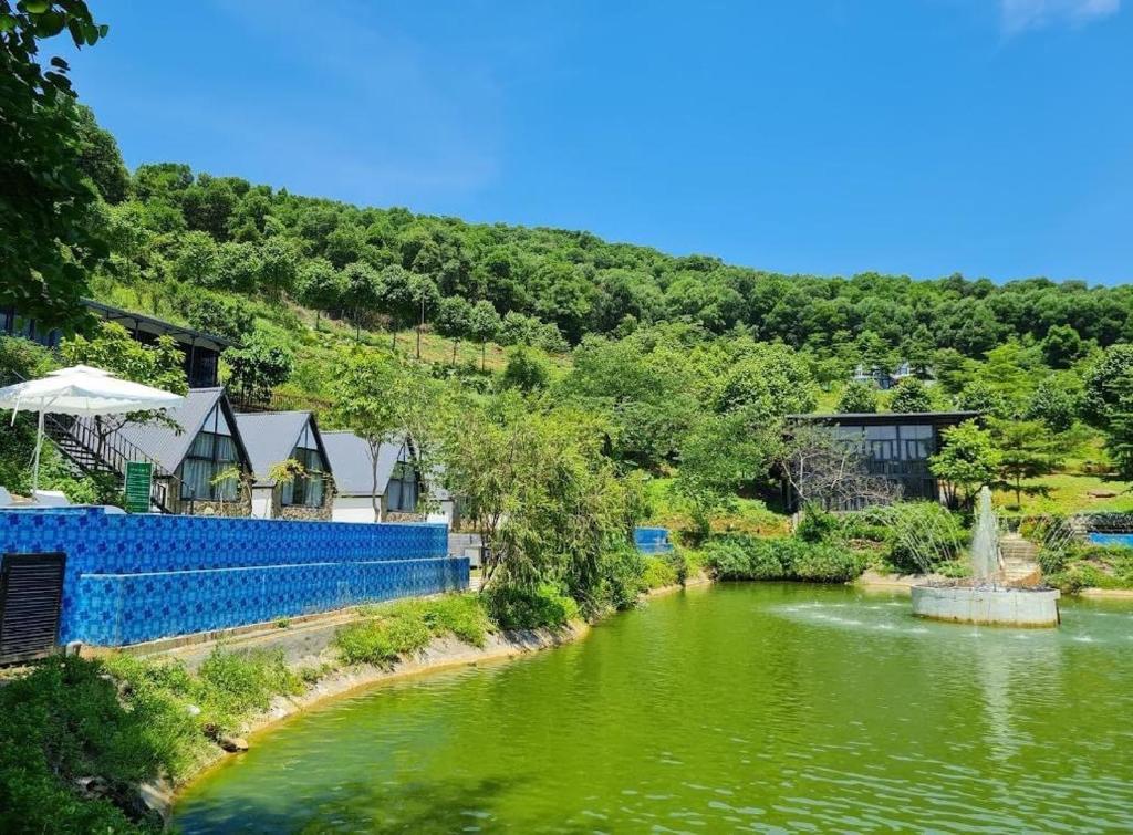 DC Green Villa & Resort Bavi - private pool and Mountain view